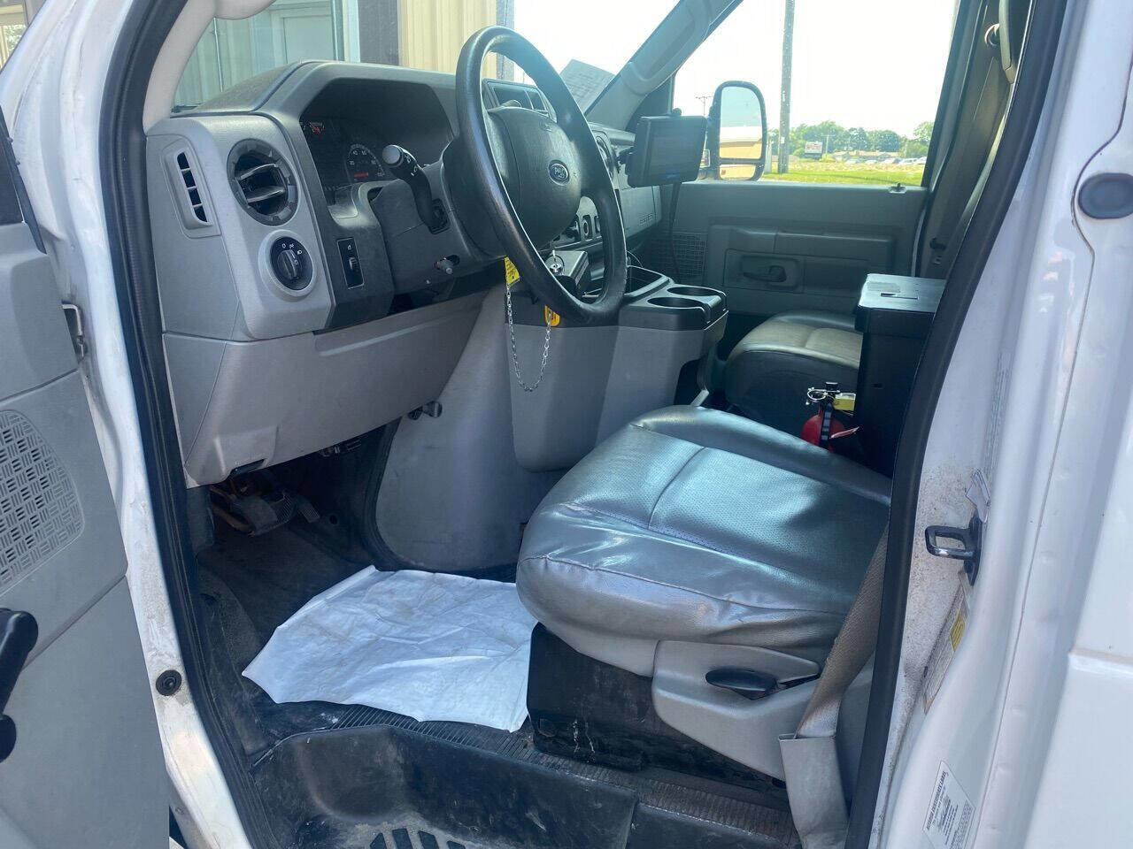 Used 2011 Ford E-350 and Econoline 350 Extended Super Duty image 11