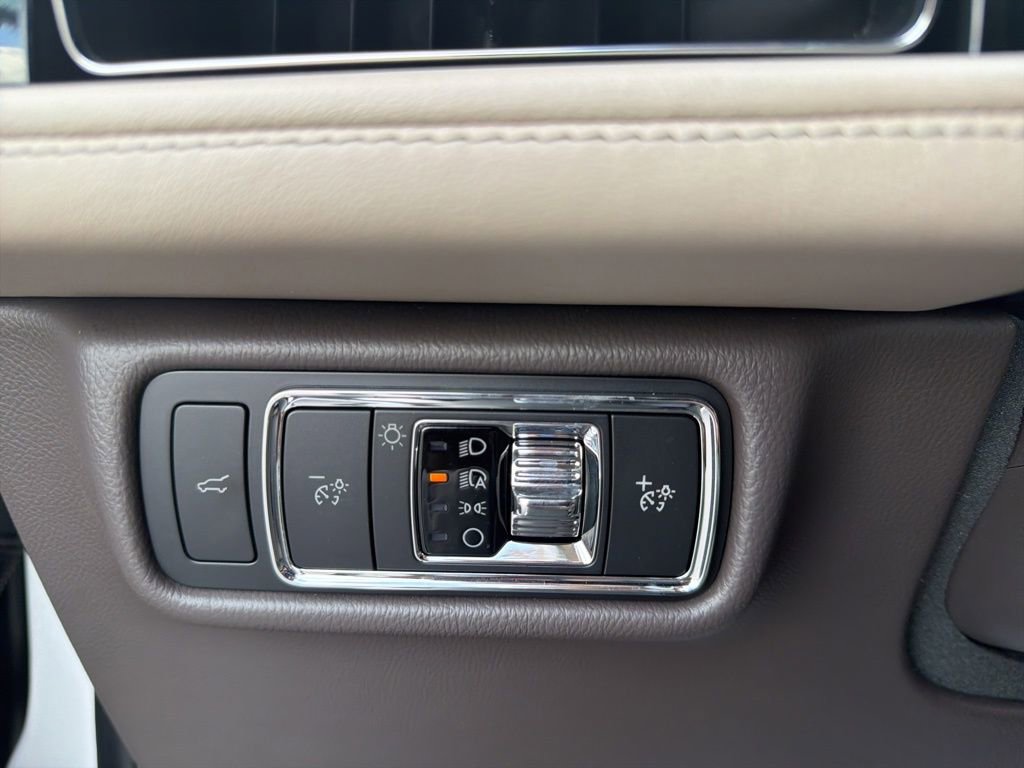 Used 2023 Lincoln Aviator Reserve w/ Equipment Group 201A image 29