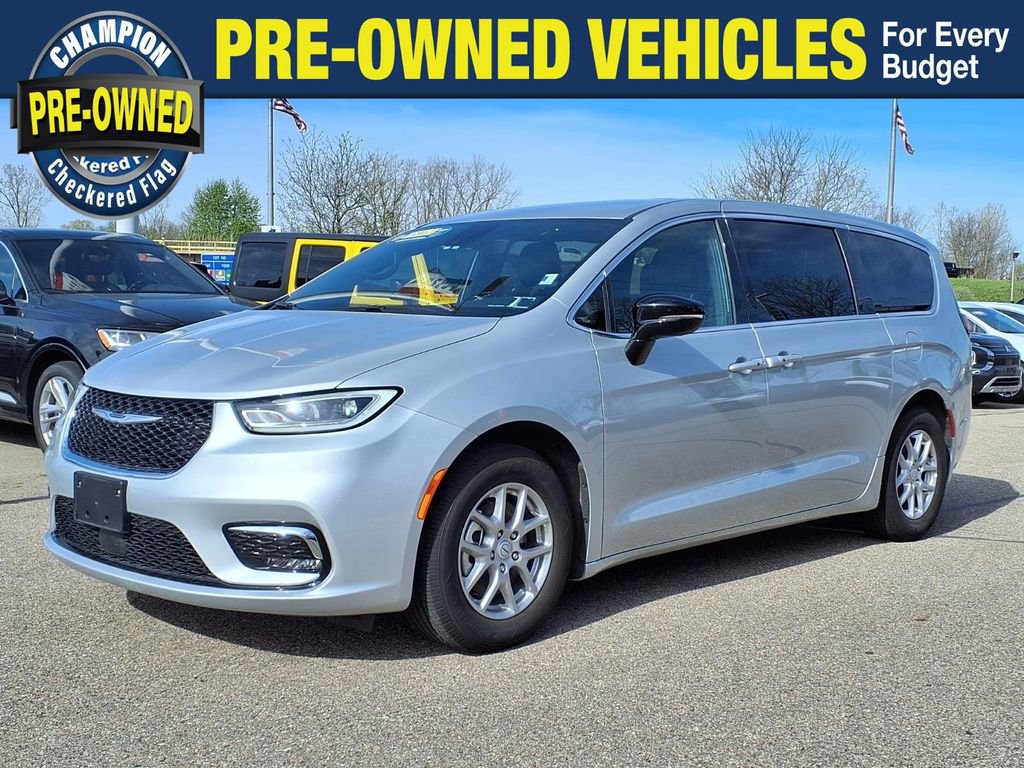 Used 2026 Chrysler Pacifica Select