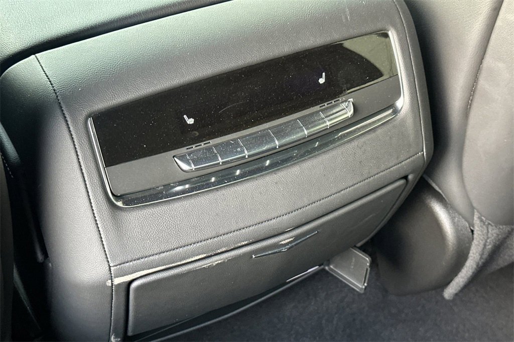 Used 2022 Cadillac Escalade Premium Luxury image 16