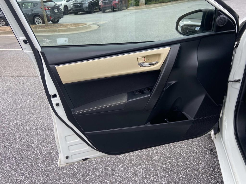 Used 2017 Toyota Corolla LE w/ Carpet Mat Package (TMS) FWD image 8