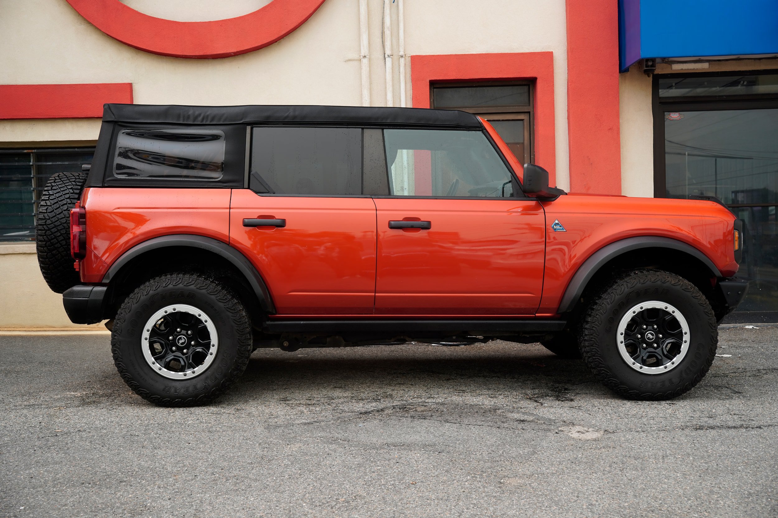 Used 2023 Ford Bronco Black Diamond w/ Sasquatch Package AWD/4WD image 8