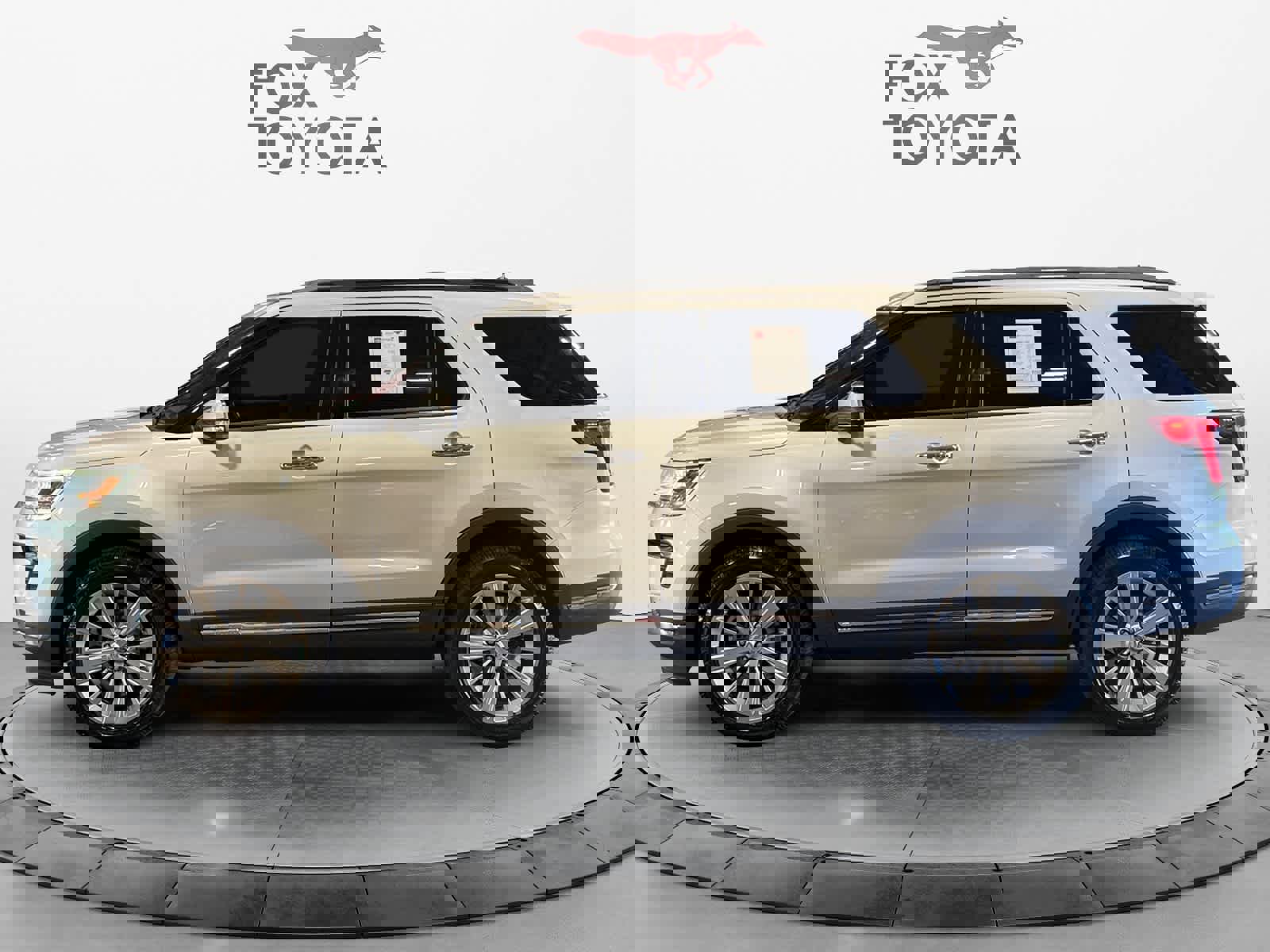 Used 2019 Ford Explorer Limited w/ Class III Trailer Tow Package image 3