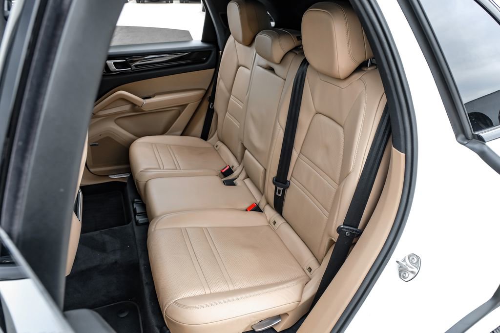 Used 2021 Porsche Cayenne AWD/4WD image 36