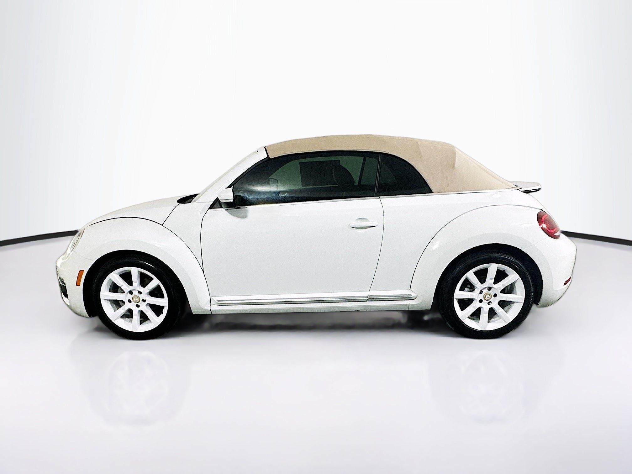 Used 2019 Volkswagen Beetle 2.0T Final Edition SEL FWD image 6