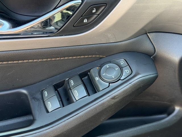 Used 2020 Chevrolet Traverse LT FWD image 12