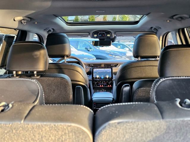 Used 2023 Jeep Grand Cherokee L Limited w/ Luxury Tech Group II image 12