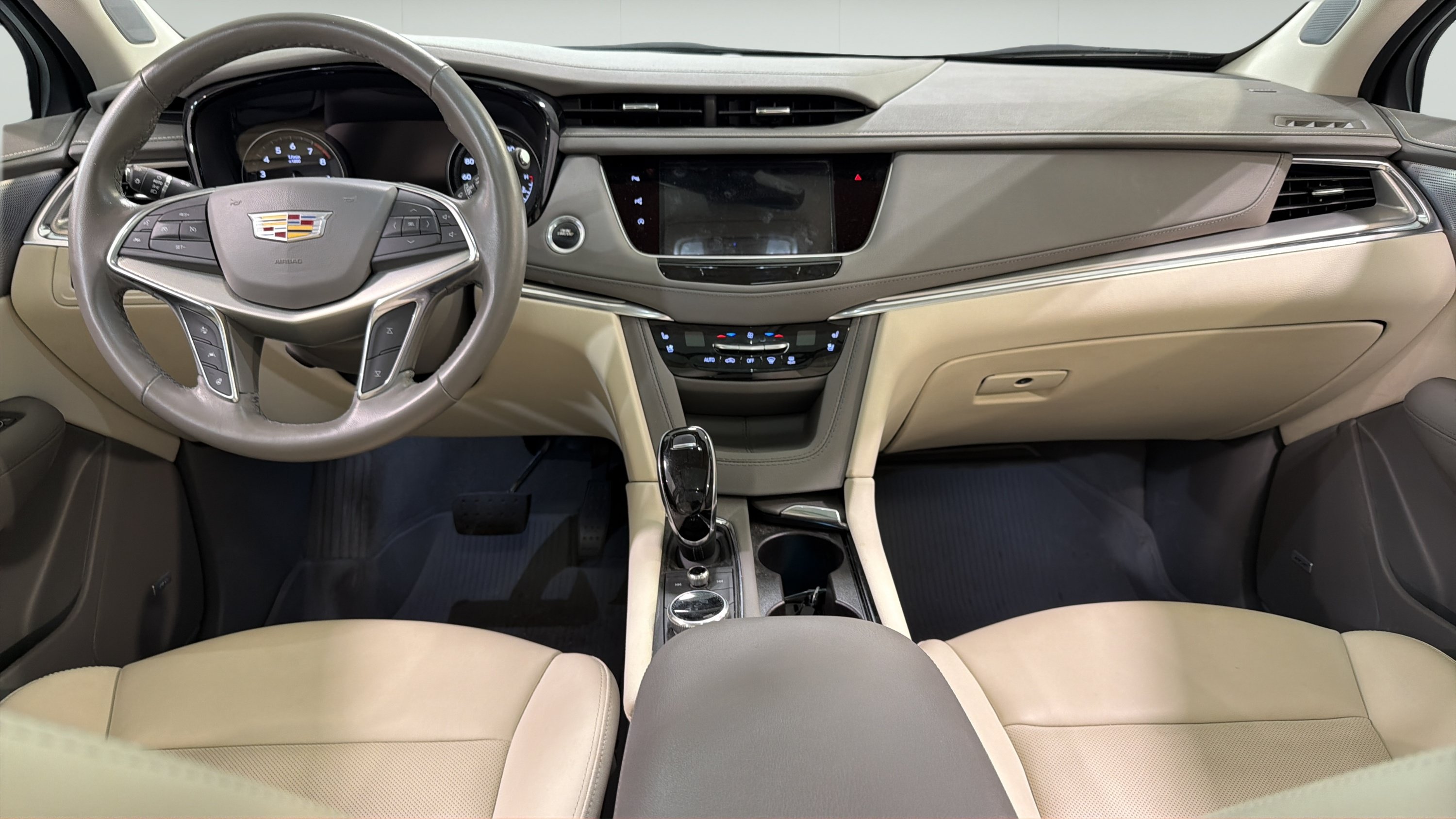 Used 2024 Cadillac XT5 Premium Luxury w/ Technology Package FWD image 24
