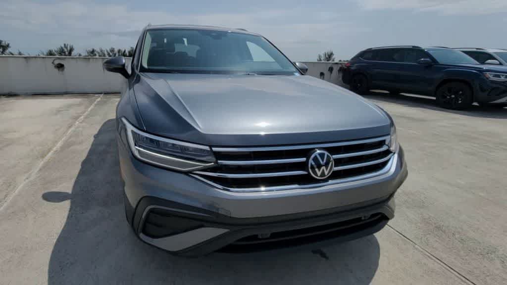 Used 2023 Volkswagen Tiguan SE FWD image 4