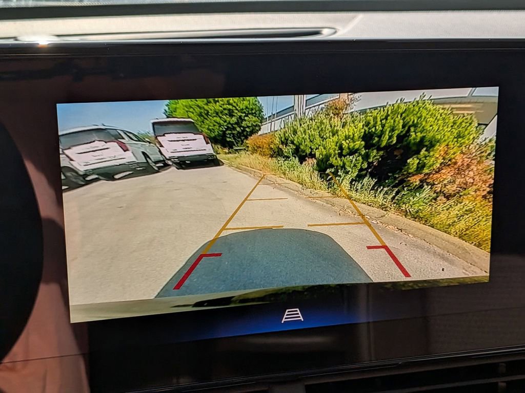 Used 2025 Chevrolet Trax LT w/ LT Convenience Package image 16