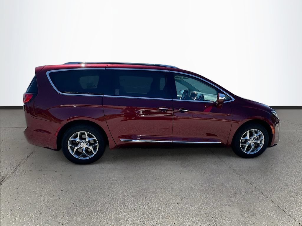Used 2017 Chrysler Pacifica Limited w/ UConnect Theater Package FWD image 8