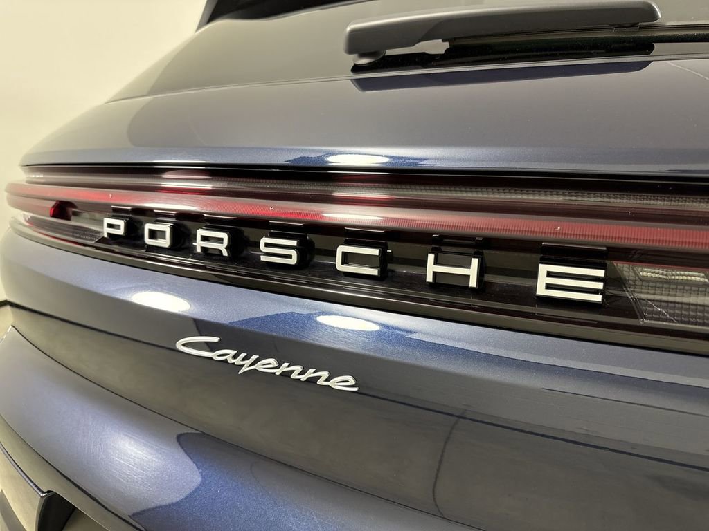 Certified 2025 Porsche Cayenne image 19