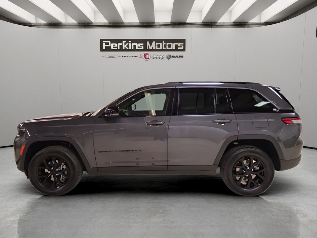 New 2026 Jeep Grand Cherokee Laredo image 2