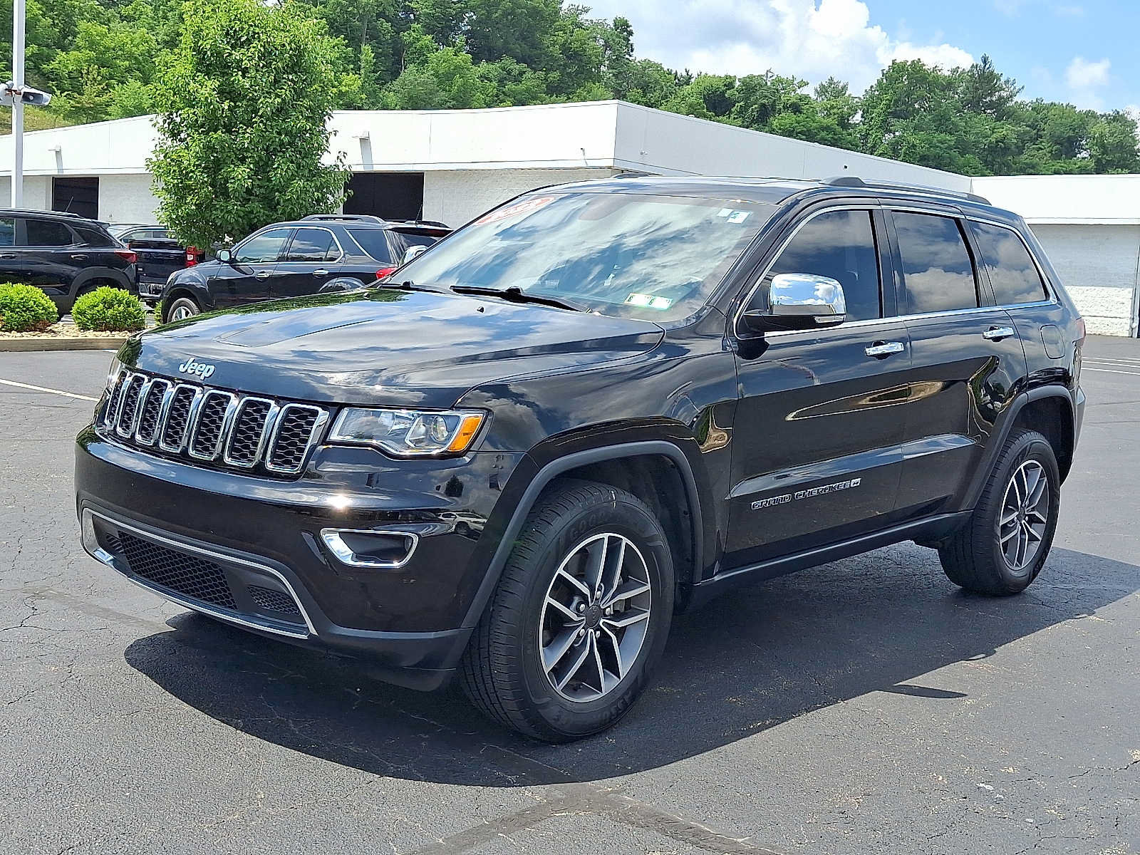 Used 2022 Jeep Grand Cherokee Limited AWD/4WD image 3