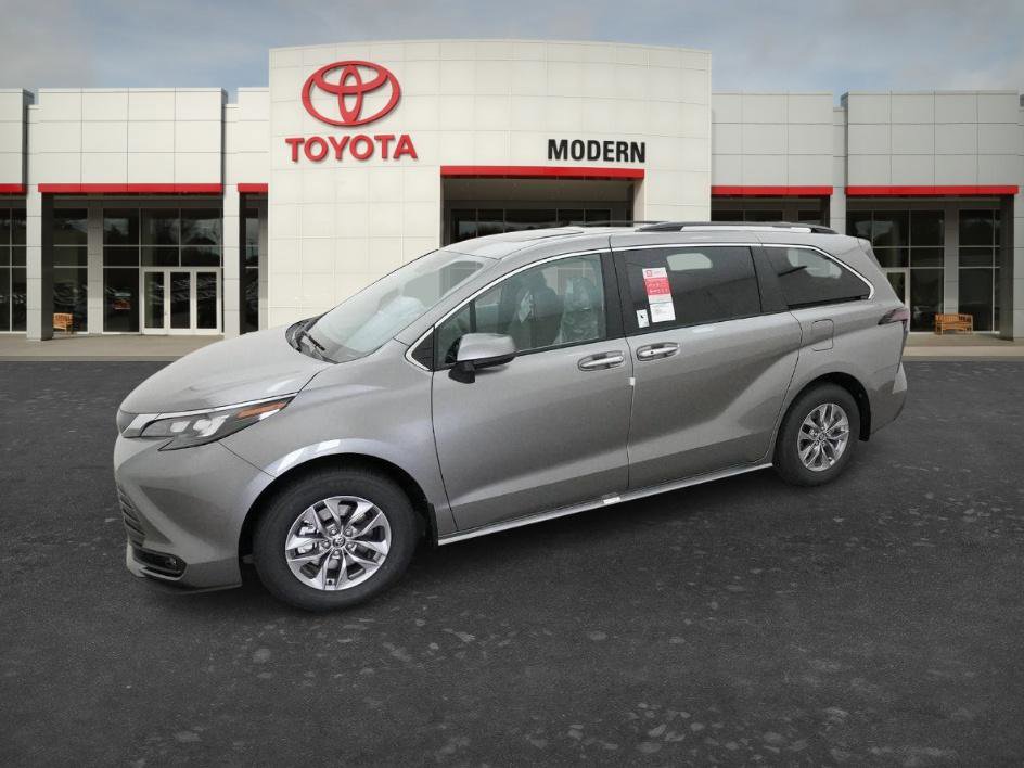 New 2026 Toyota Sienna XLE FWD image 12