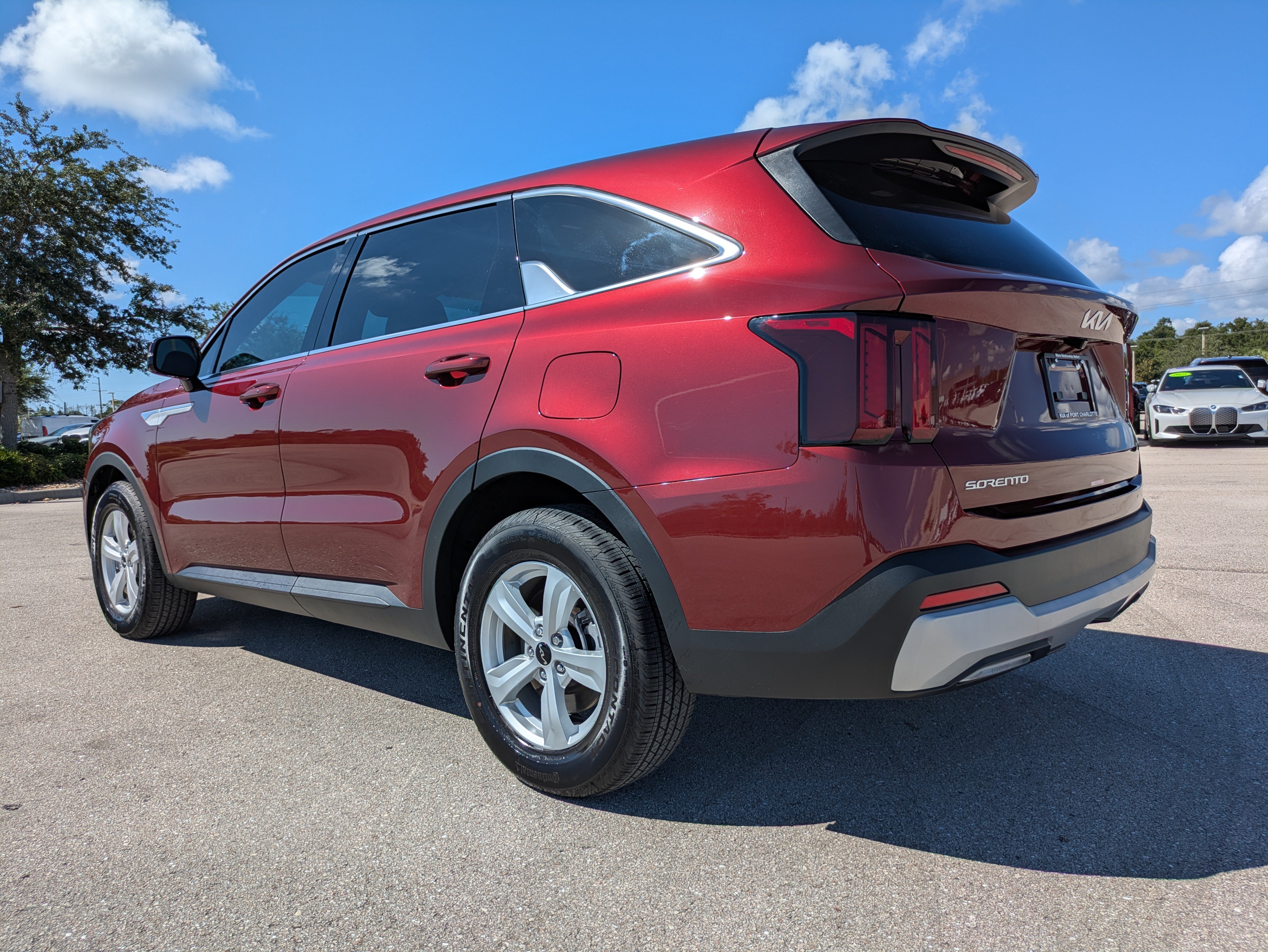 Certified 2025 Kia Sorento LX FWD image 6