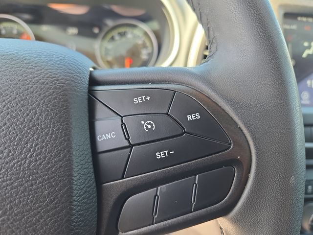 Used 2020 Jeep Cherokee Trailhawk AWD/4WD image 14