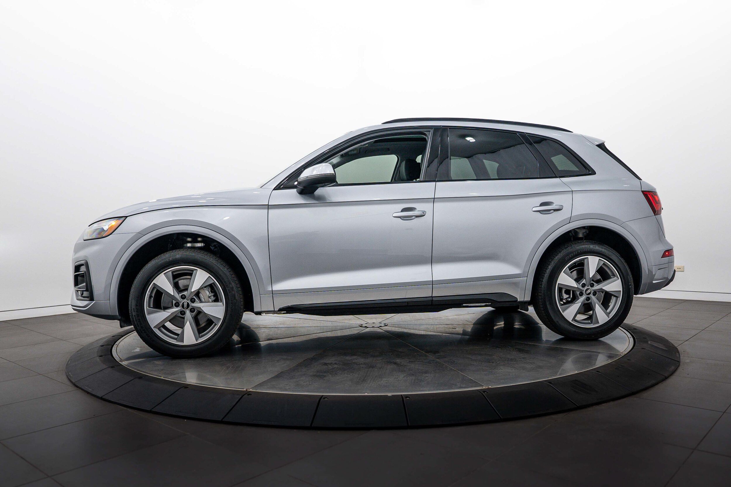 Certified 2024 Audi Q5 2.0T Premium Plus w/ Premium Plus Package AWD/4WD image 7