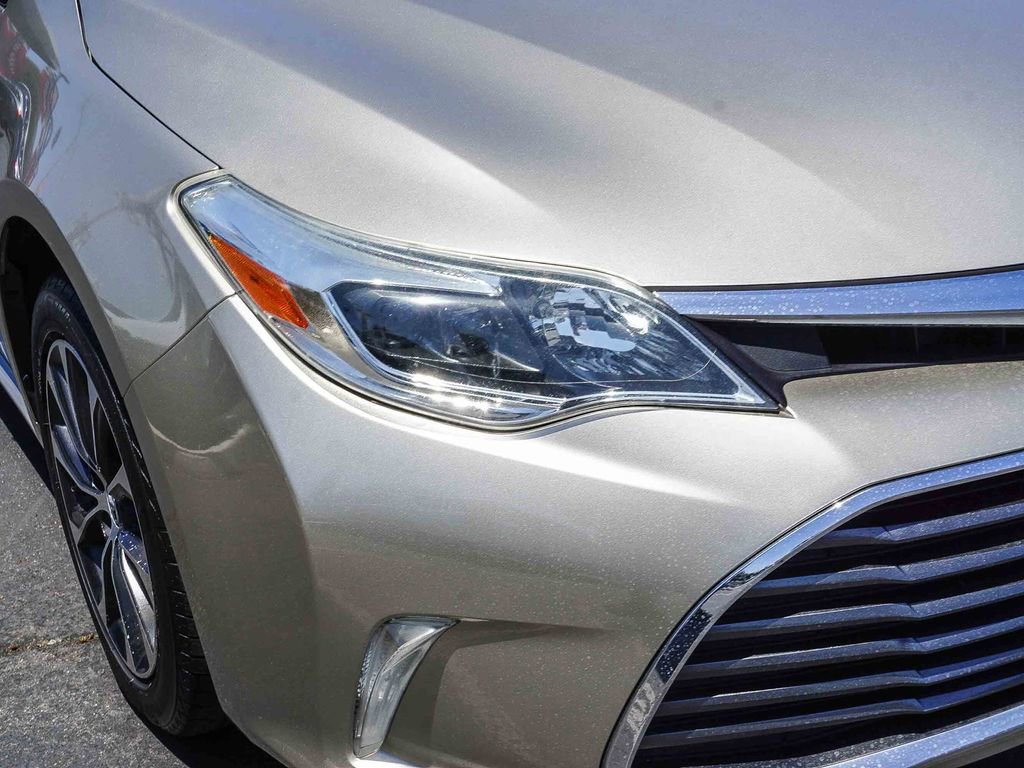 Used 2016 Toyota Avalon XLE w/ Preferred Accessory Package FWD image 10