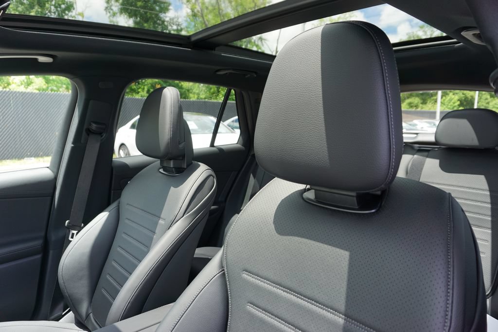 Certified 2025 Mercedes-Benz GLC 300 4MATIC image 39