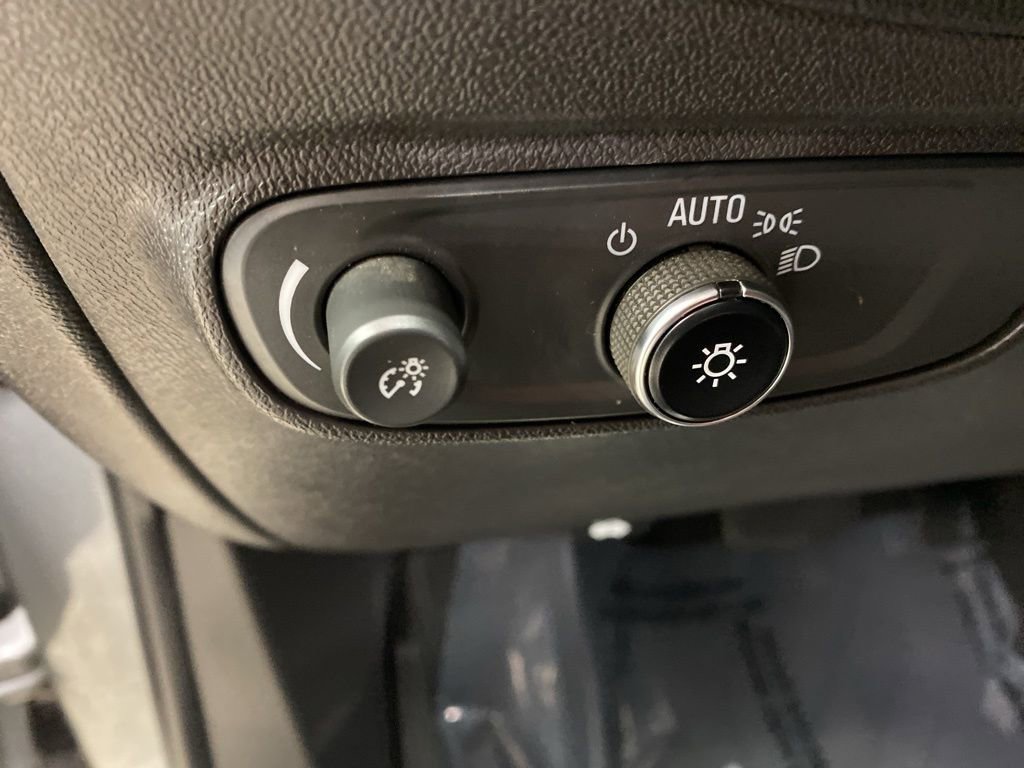 Used 2023 Chevrolet Equinox LT image 32