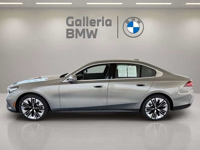 Used 2025 BMW 530i w/ Premium Package image 11