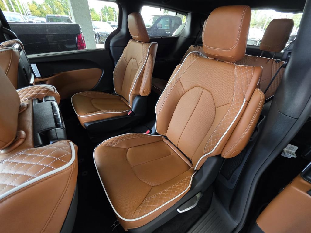 New 2026 Chrysler Pacifica Pinnacle w/ Trailer Tow Group image 10