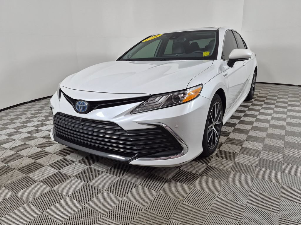 Used 2021 Toyota Camry XLE w/ Navigation Upgrade Package FWD image 7