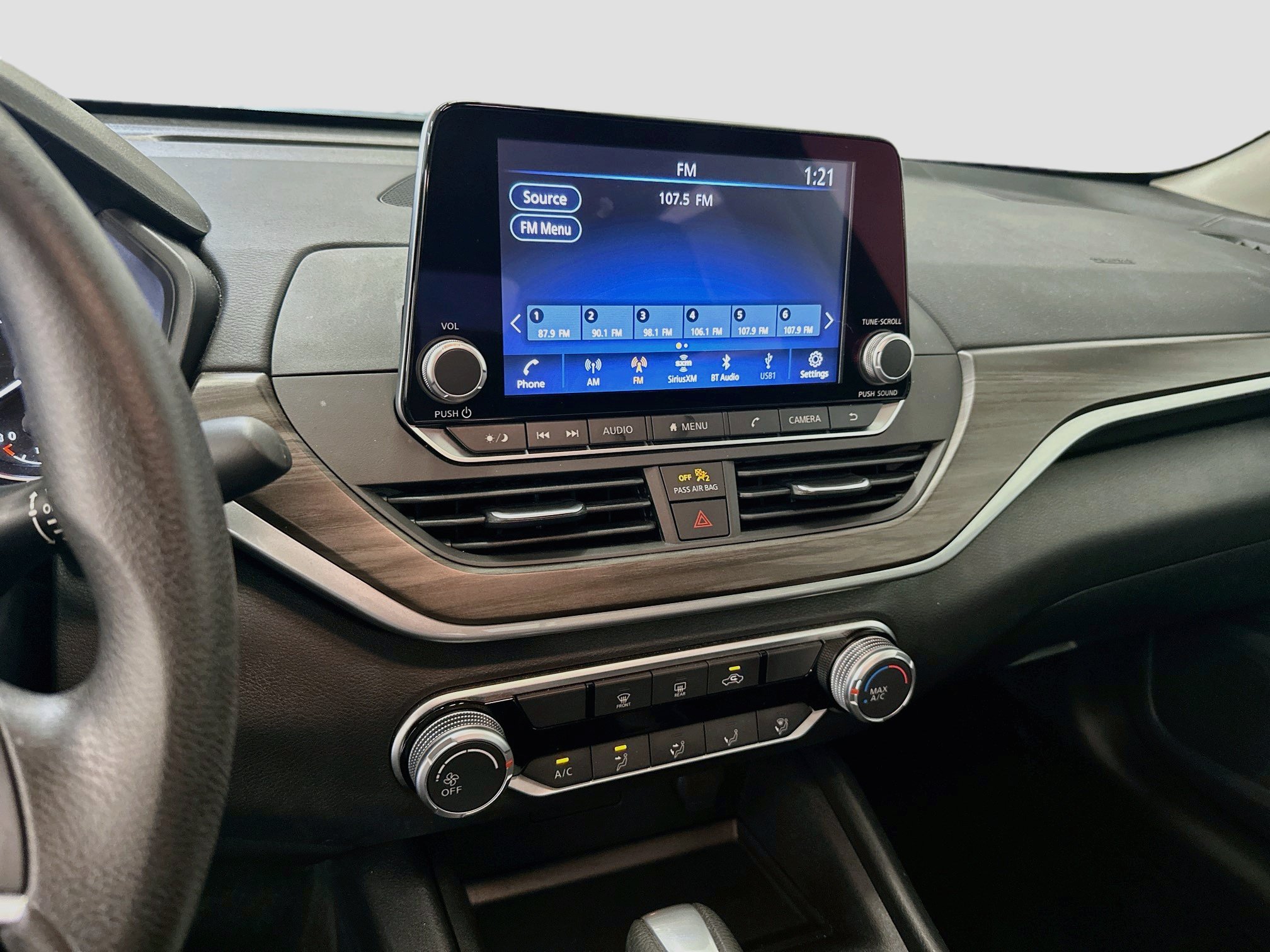 Used 2025 Nissan Altima 2.5 SV FWD image 25