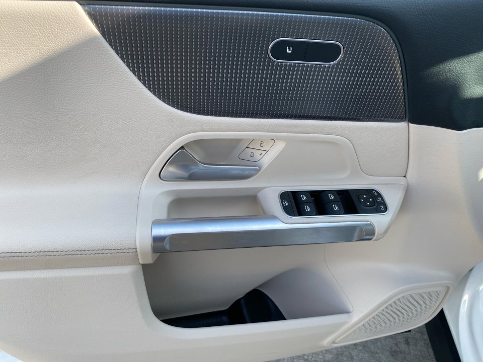 Used 2022 Mercedes-Benz GLB 250 4MATIC image 36