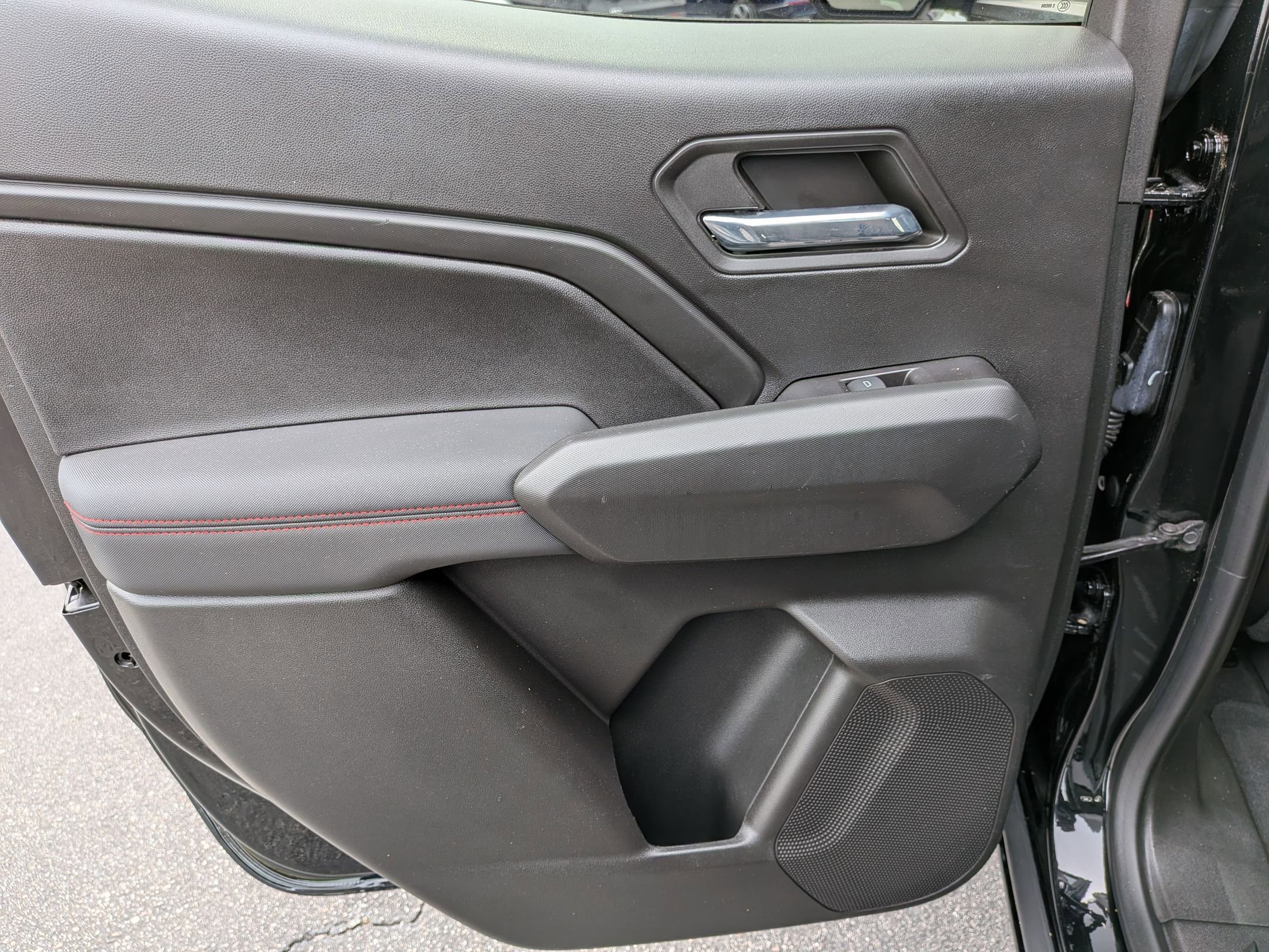 Used 2024 Chevrolet Colorado Z71 w/ Z71 Convenience Package 2 image 27