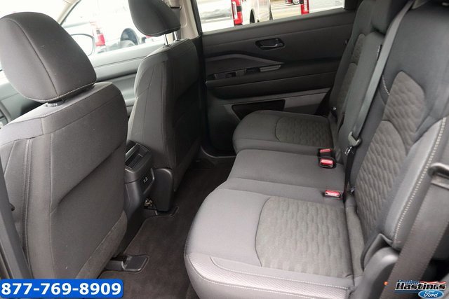 Used 2025 Nissan Pathfinder S image 12