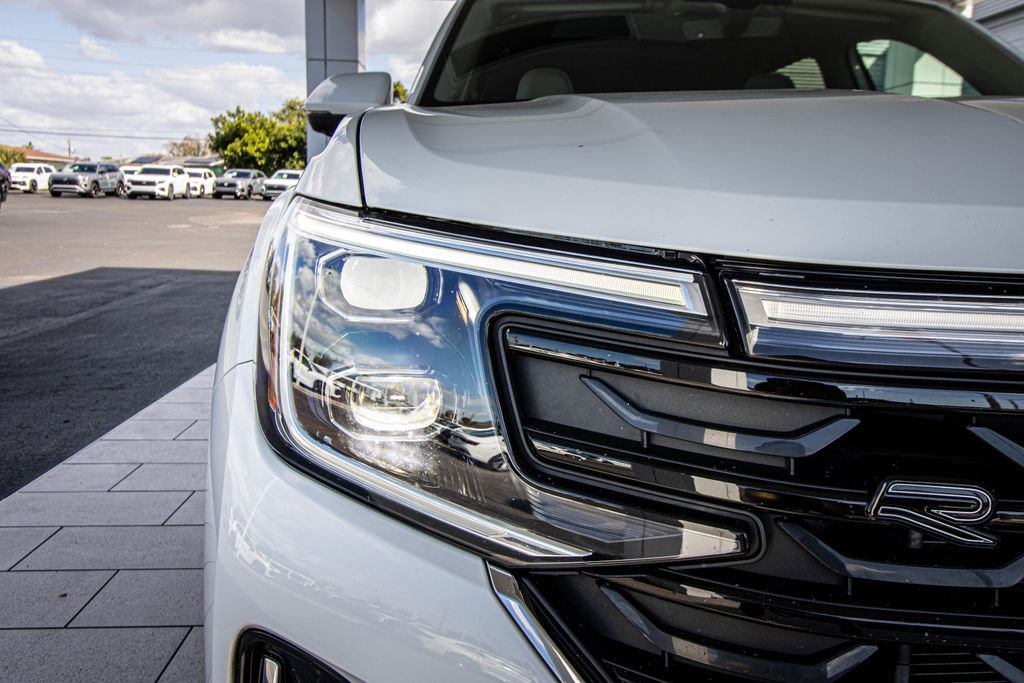 Used 2024 Volkswagen Atlas SEL Premium R-Line image 8