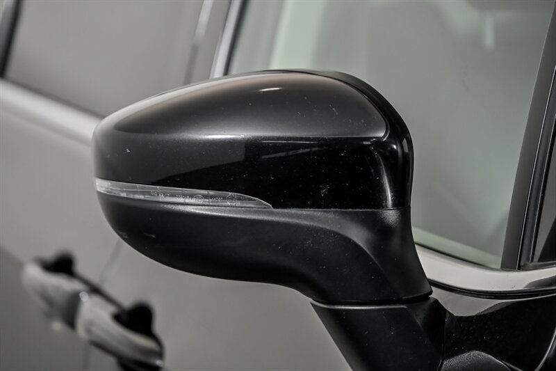 Used 2023 Chrysler Pacifica Touring-L FWD image 5