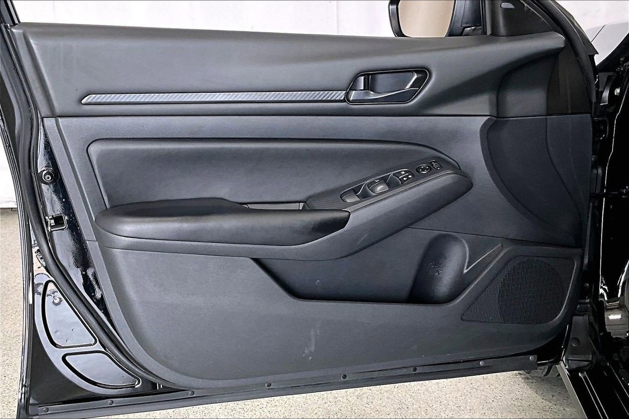 Used 2024 Nissan Altima 2.5 S image 25