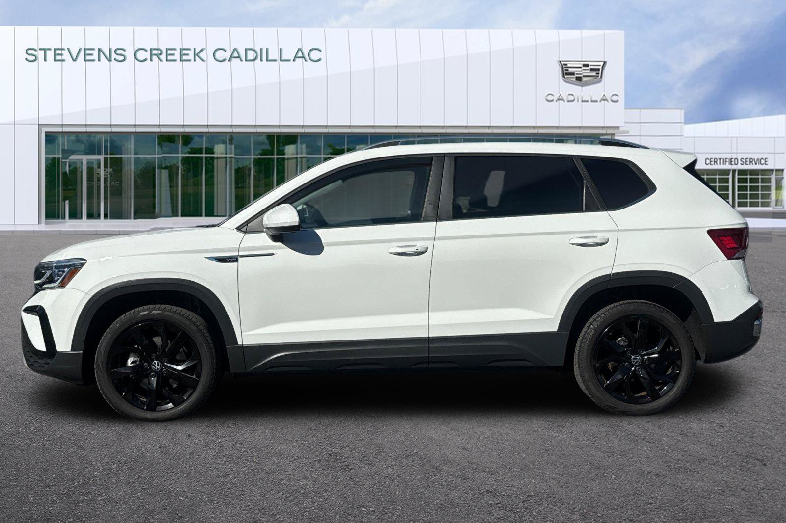 Used 2022 Volkswagen Taos SEL w/ Panoramic Sunroof Package FWD image 6