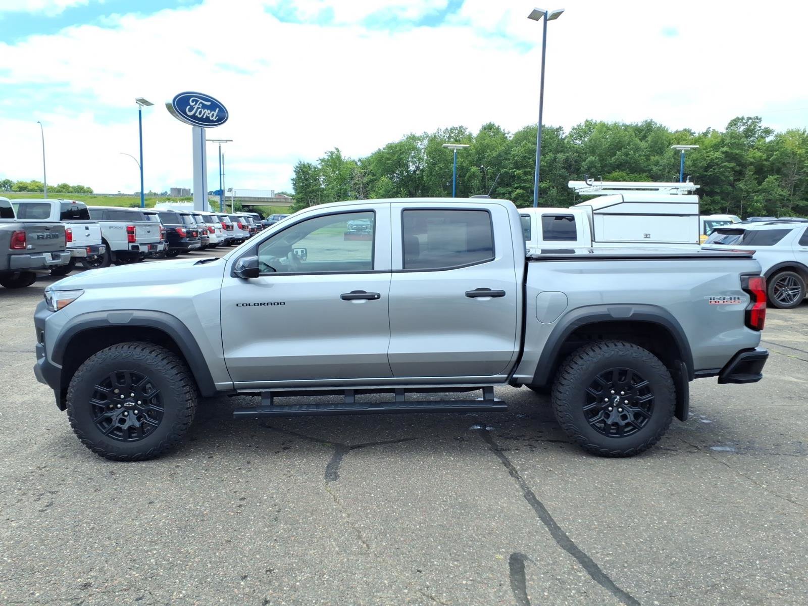 Used 2025 Chevrolet Colorado Trail Boss AWD/4WD image 2