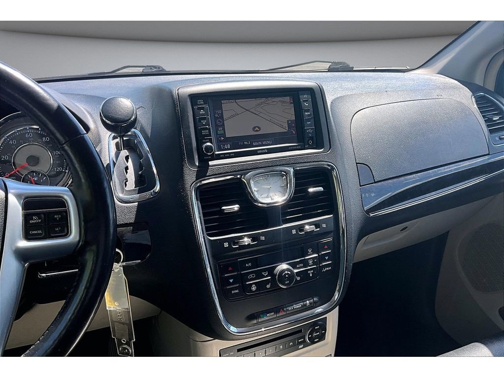 Used 2013 Chrysler Town & Country Touring-L w/ Entertainment Group #2 image 7