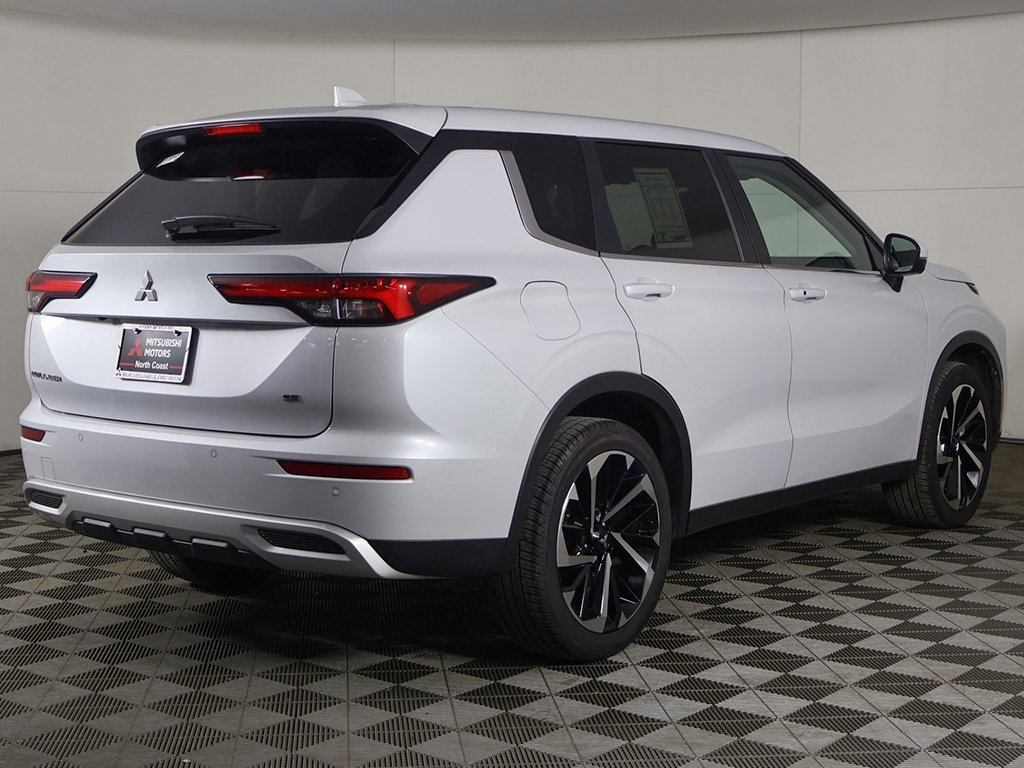 Used 2024 Mitsubishi Outlander SE image 10