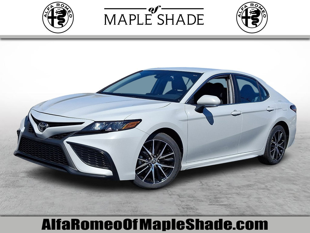 Used 2024 Toyota Camry SE image 1