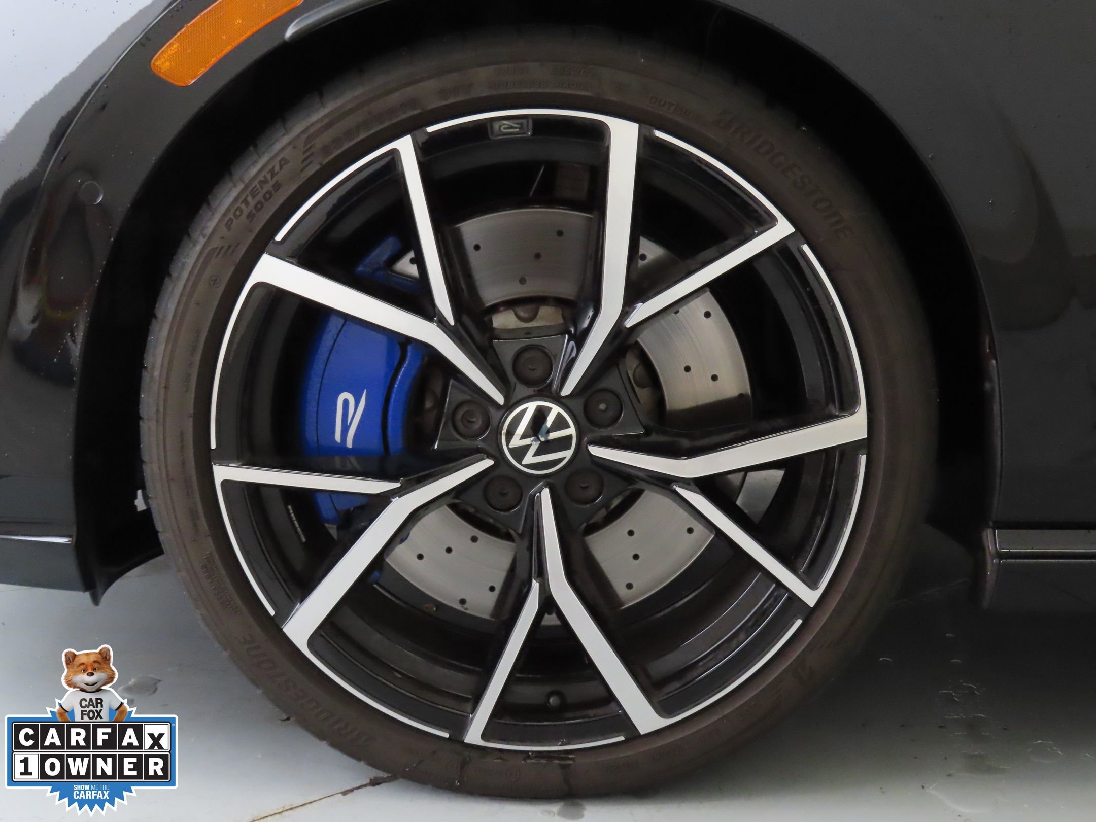 Certified 2023 Volkswagen Golf R image 29