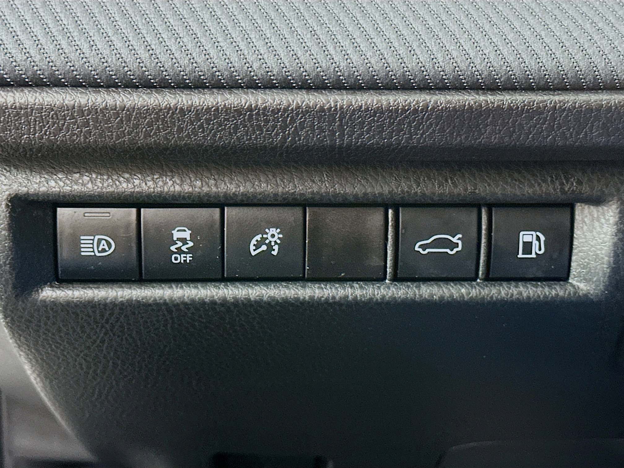 Used 2025 Toyota Camry SE image 17