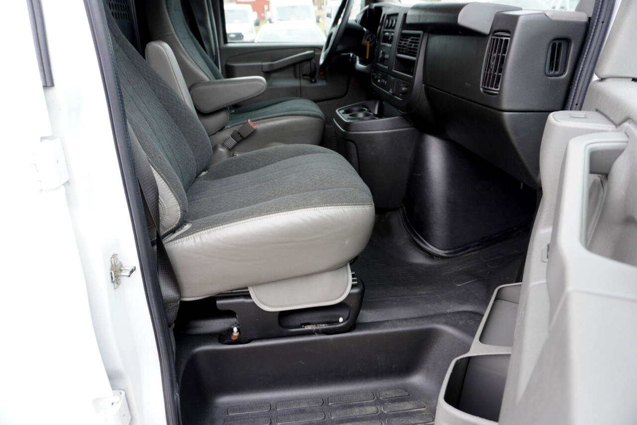 Used 2022 GMC Savana 2500 w/ Driver Convenience Package image 17