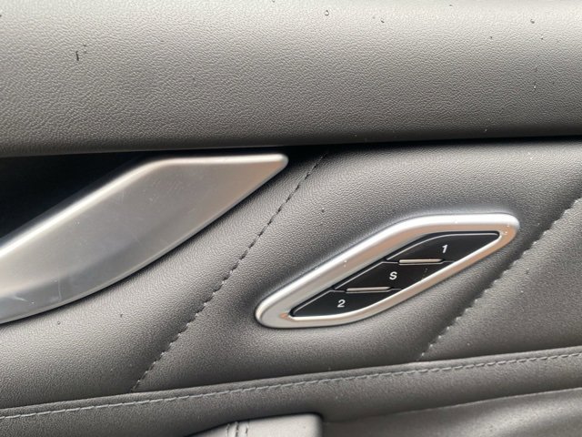 Used 2024 Maserati Levante Trofeo image 19