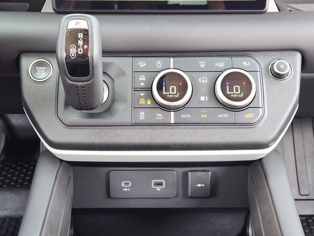 Used 2024 Land Rover Defender 90 X-Dynamic SE image 18