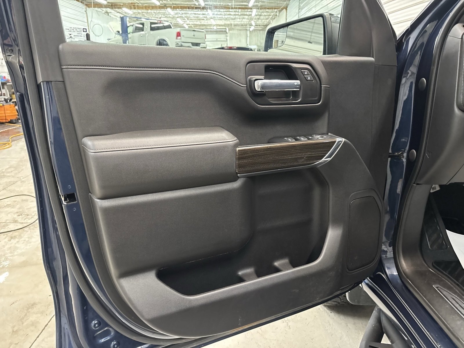 Used 2021 Chevrolet Silverado 1500 LT Trail Boss w/ Bed Protection Package image 9