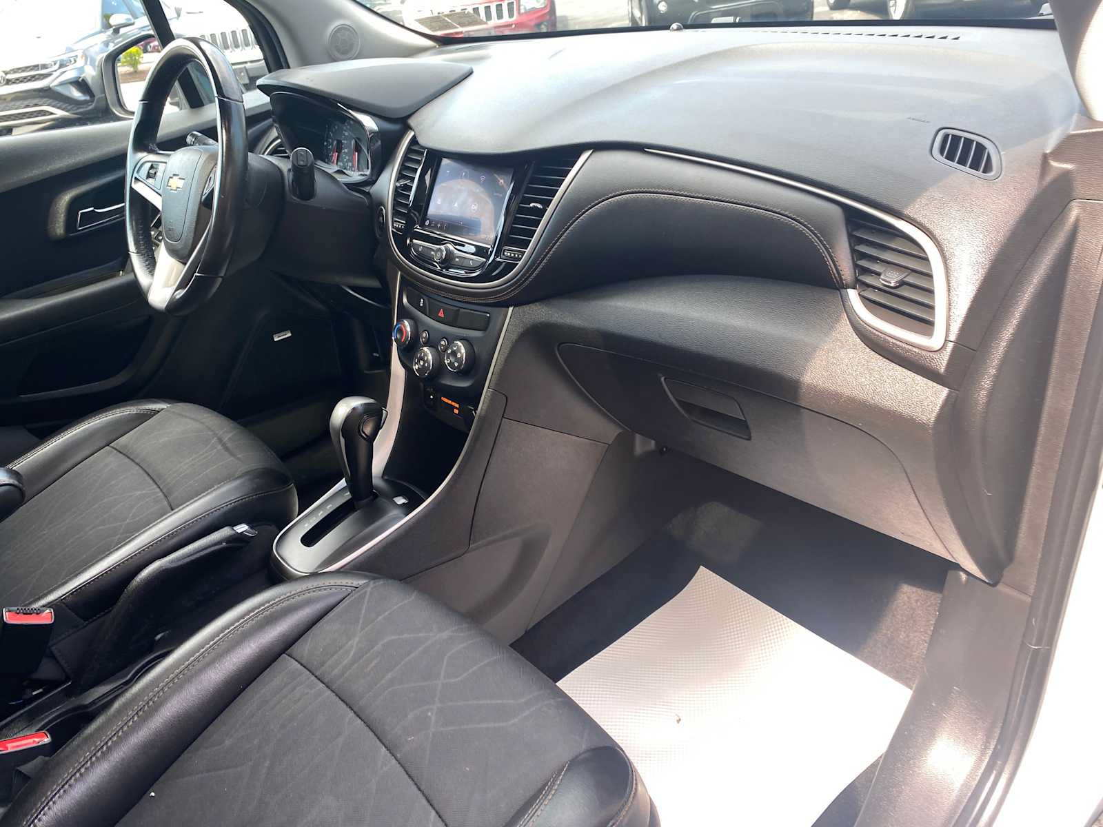 Used 2020 Chevrolet Trax LT w/ Sun & Sound Package AWD/4WD image 23