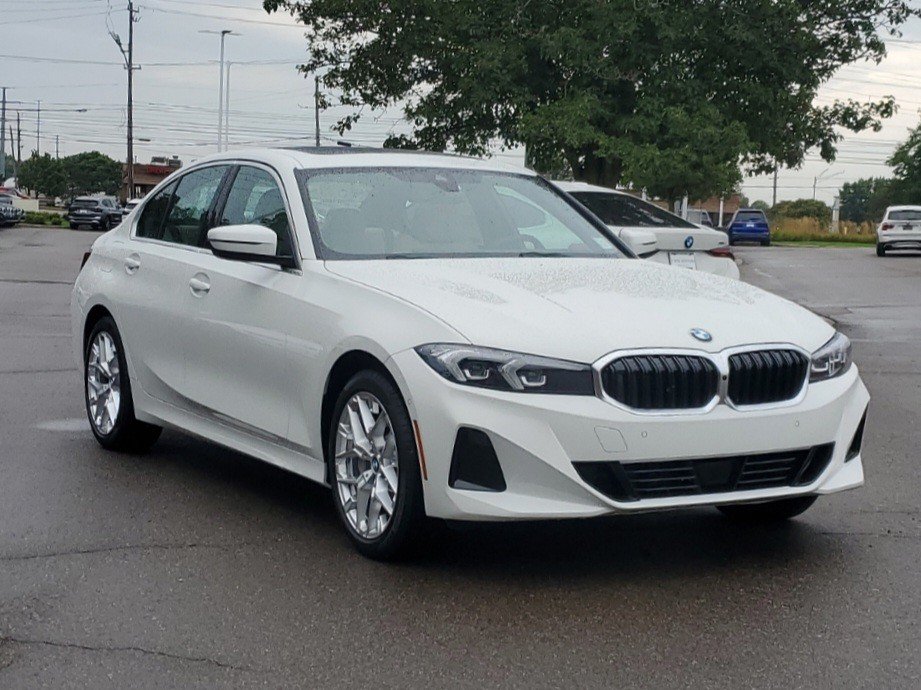 New 2026 BMW 330i xDrive Sedan w/ Premium Package AWD/4WD image 7