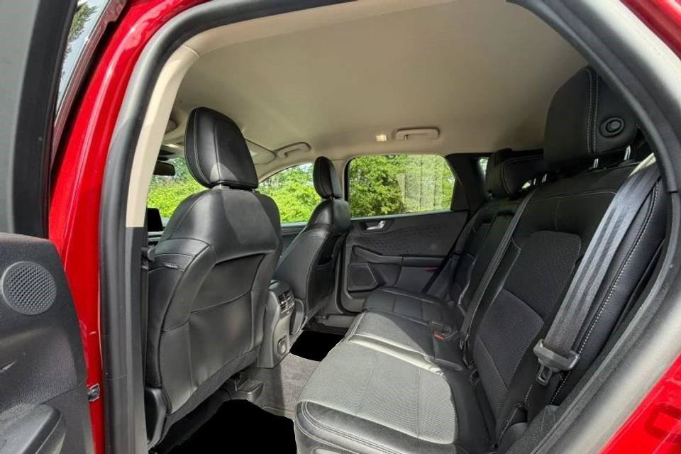 Used 2020 Ford Escape Titanium w/ Titanium Premium Package 2.0 AWD/4WD image 9