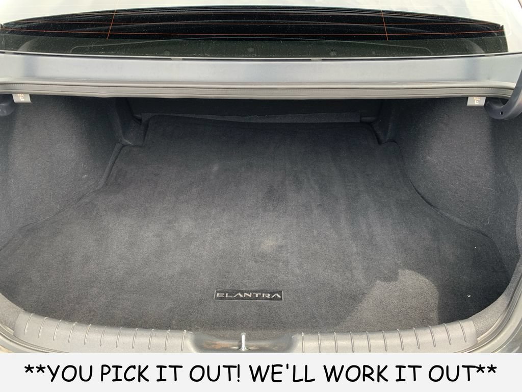 Used 2023 Hyundai Elantra SEL w/ Convenience Package FWD image 9